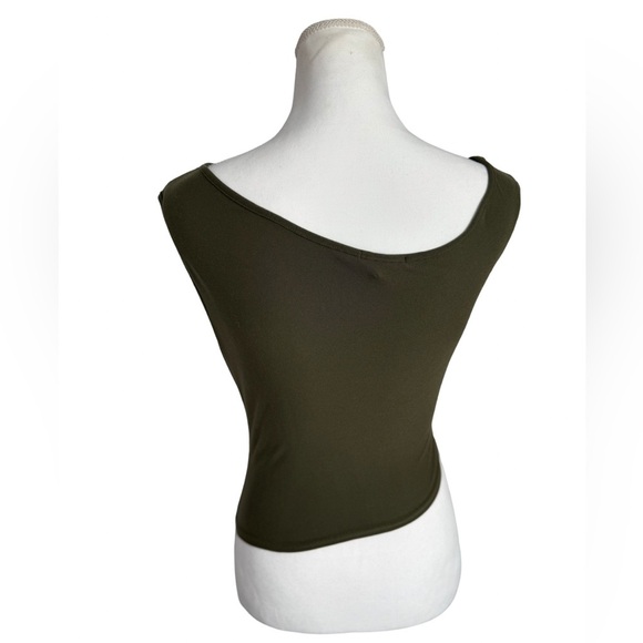 PrettyLittleThing Asym Hem Top | Size 4 🔥CLEAR THE CLOSET - Picture 3 of 6